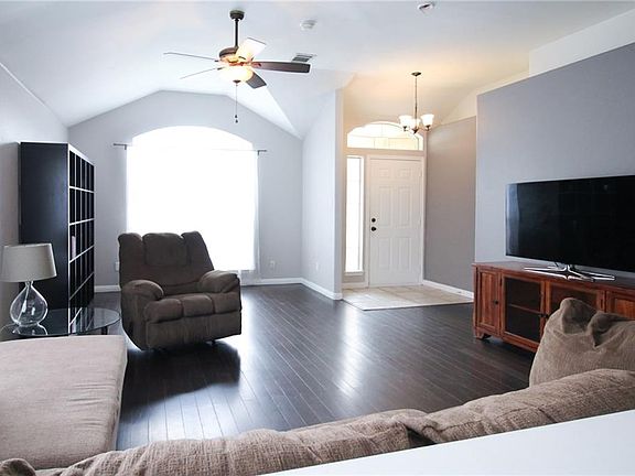 5th image of 2111 Zoa Dr