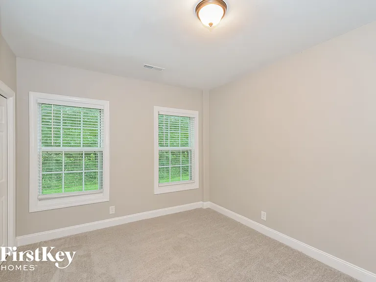 450 Galvin Dr — Photo 11
