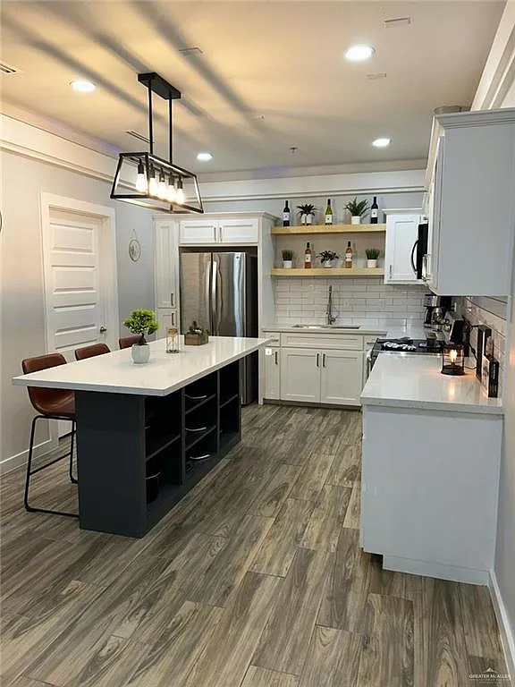 3 bed, 2.0 bath, 4754 sqft, $1,200 — Photo 3