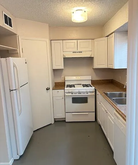 3004 S 1st St #108 — Photo 2