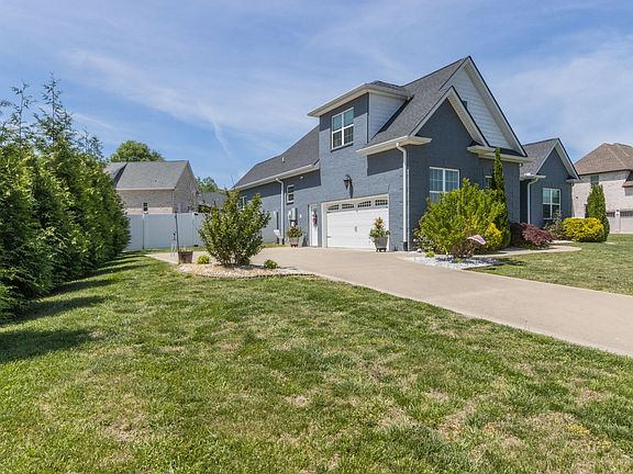3rd image of 366 Lexington Cir