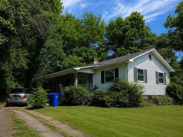 102 W Farragut Rd, Oak Ridge, TN 37830