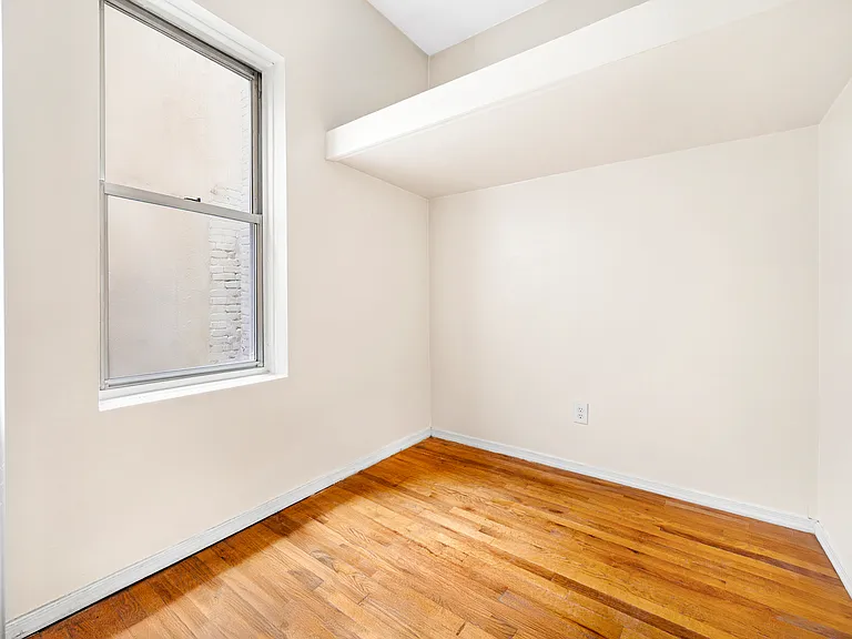 305 E 105th St #2D — Photo 3