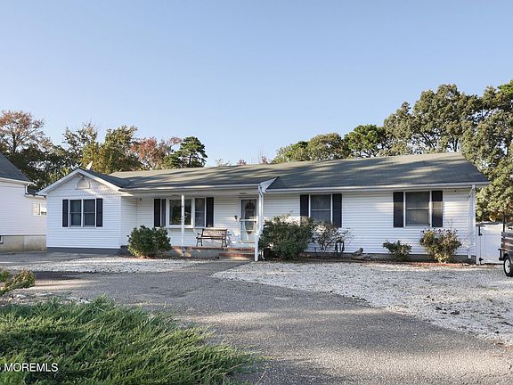 3rd image of 443 E Arverne Avenue