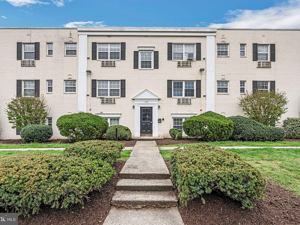 1st image of 2301 Farrington Ave APT 204