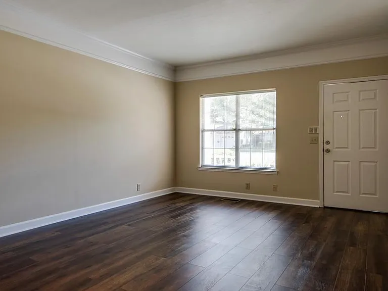 1215 Carriage Park Dr — Photo 9