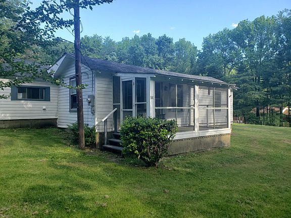 Front w/ screened in porch