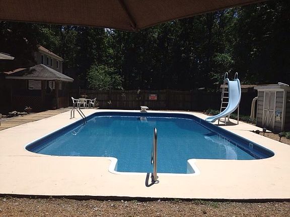20' x 40' salt water pool