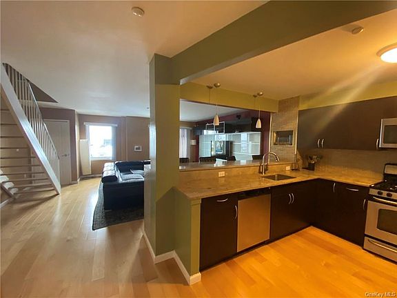 4th image of 1490 Outlook Ave APT 2J