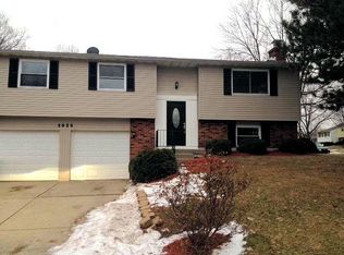 2825 Grosvenor Dr, Cincinnati, OH 45251