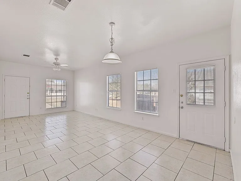 2302 S Bagdad Rd — Photo 11