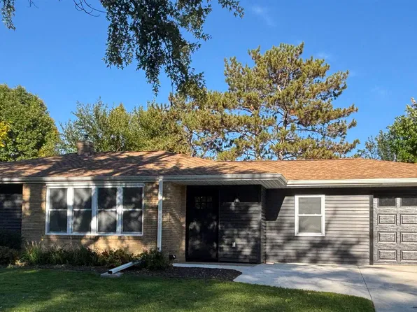 828 N Harmony Dr, Janesville, WI 53545