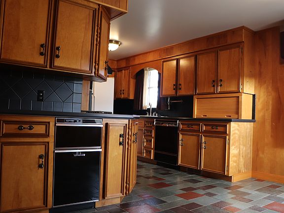 Kitchen, slate floor