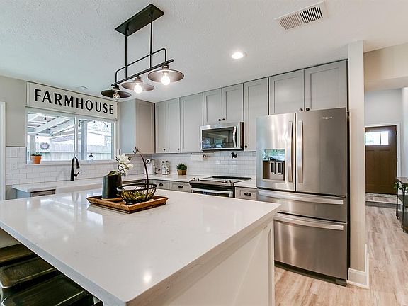 4th image of 16939 Worden Ln