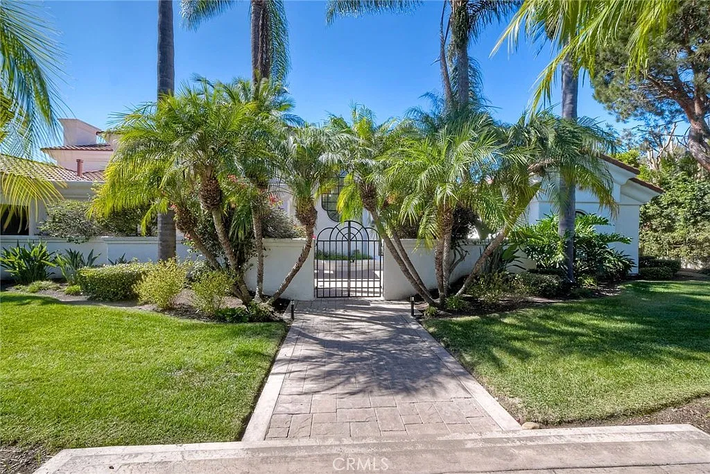 4 bed, 5499 sqft, $30,000 — Photo 2