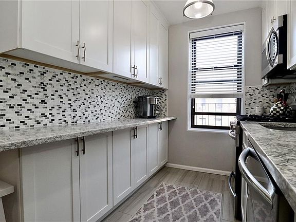 4th image of 2212 Plumb 1st St APT 5G