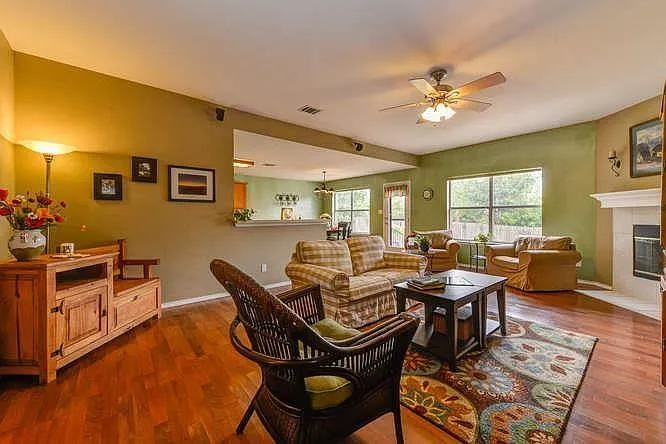 Building Photo - 910 Wild Petunia Way