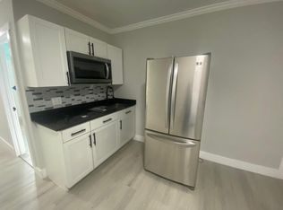 260 NE 166th St #A, Miami, FL 33162