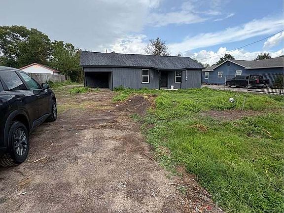 4th image of 16409 Pecan St