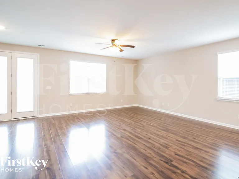 169 Greenwich Dr — Photo 5