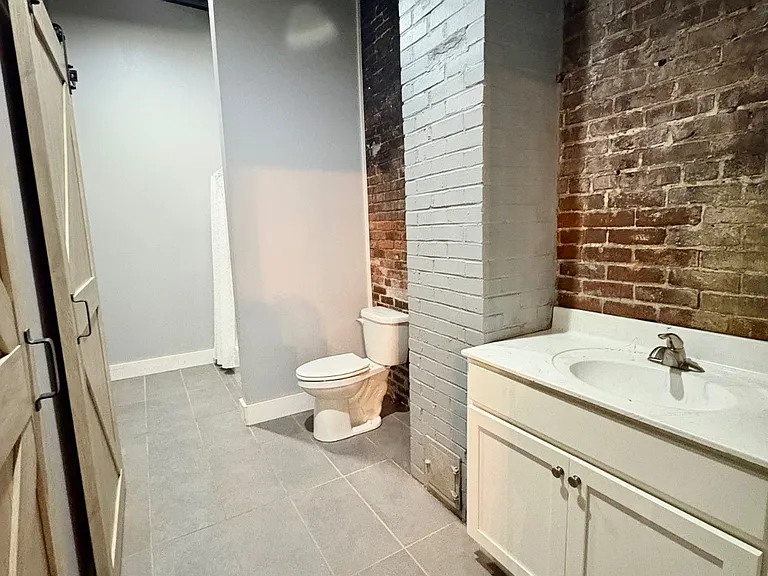 606 Main St #B — Photo 6