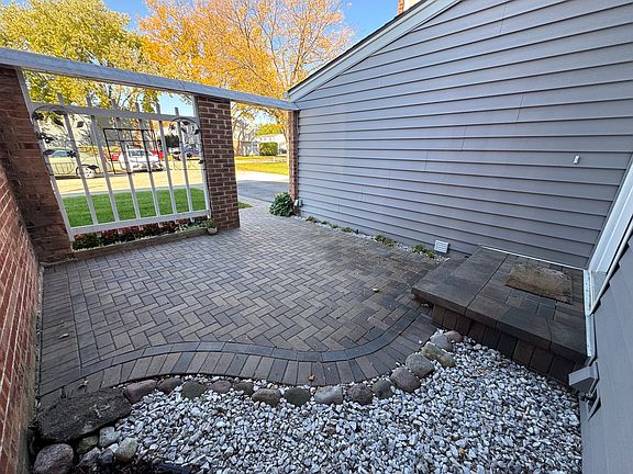 3rd image of 447 Buckeye Dr