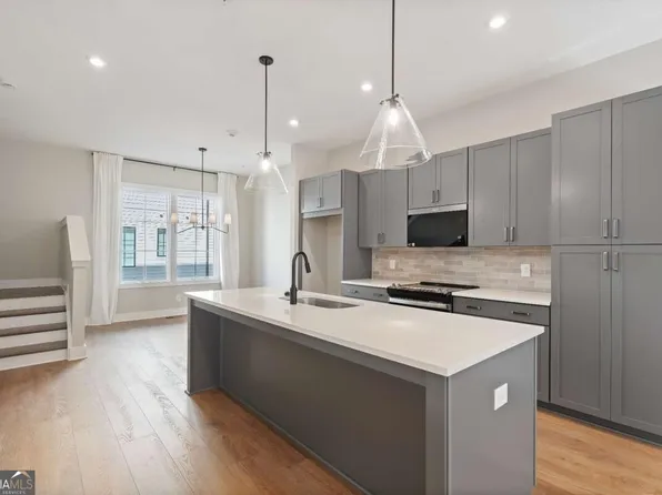 989 Bibbs Cir NW #24, Atlanta, GA 30318