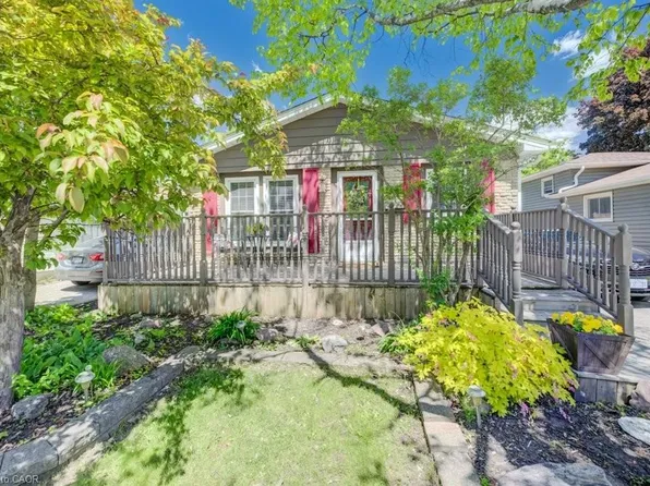 190 Natchez Rd, Kitchener, ON N2B 3L2
