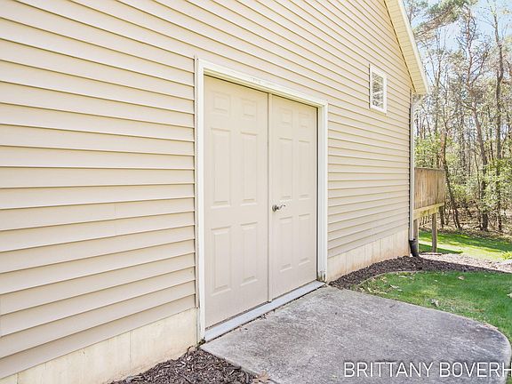 5th image of 9469 Lake Gerald Dr NE