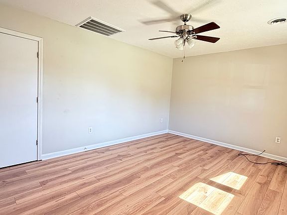 3rd image of 22 Tipperary Dr
