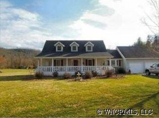 12 Happy Valley Dr, Mills River, NC 28759