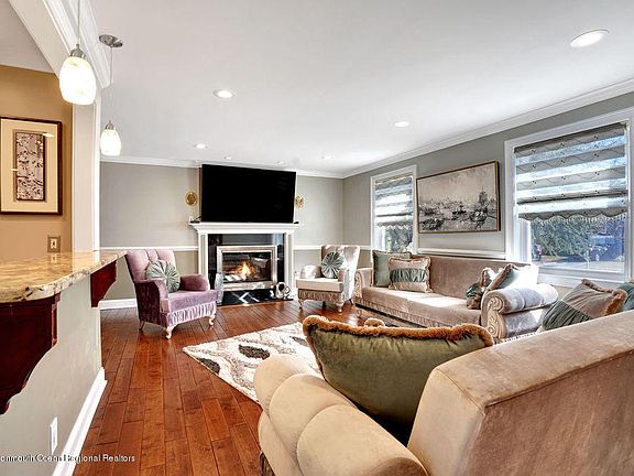 5th image of 13 Cedar Hill Ln
