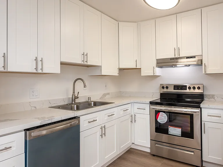 Los Robles Apartments — Photo 16