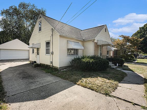 3rd image of 536 Charlotte Ave NW