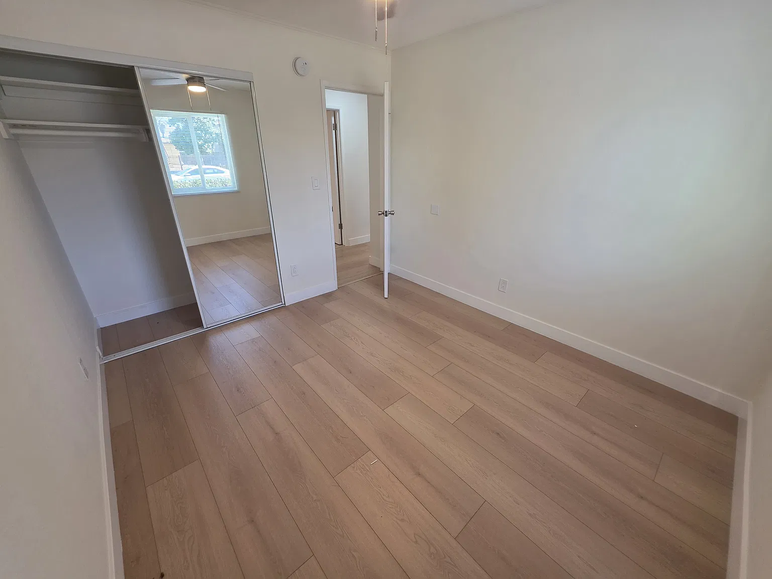3 bed, 1.5 bath, 900 sqft, $2,600 — Photo 3