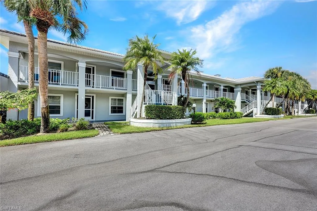 3 bed, 2.0 bath, 1356 sqft, $3,000 — Photo 1