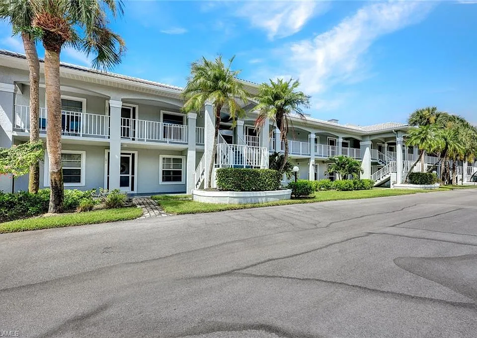 509 Roma Ct #202