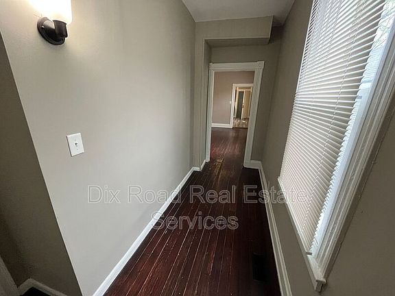 5th image of 4262 Carlin St