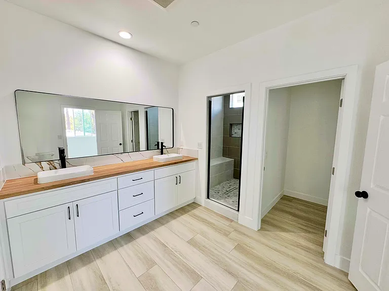 Jack and Jill bathroom with walk-in closet