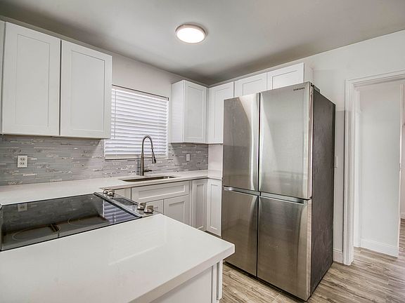 3rd image of 950 W 36th Street