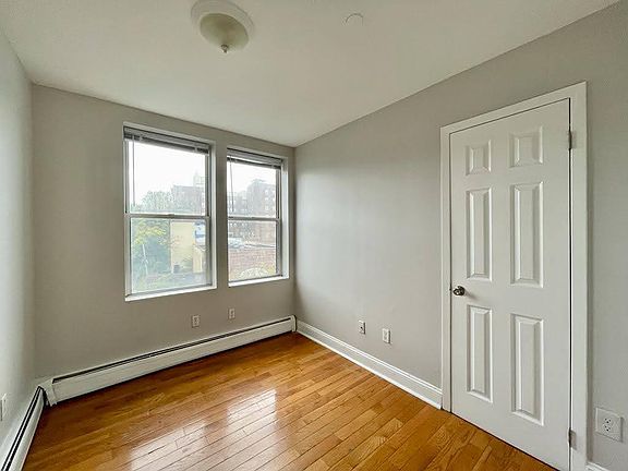 3rd image of 205 Monticello Ave APT 4A