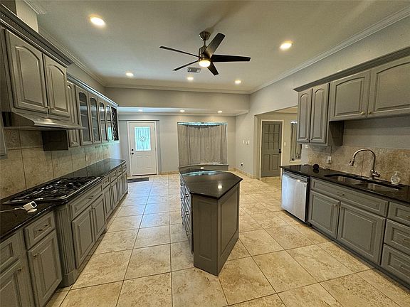 4th image of 7910 Sands Point Dr