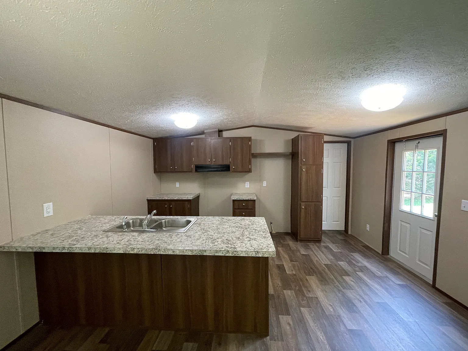 3 bed, 1200 sqft, $1,100 — Photo 3