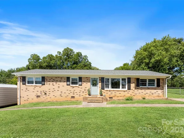 1919 Mountainbrook Dr, Gastonia, NC 28052