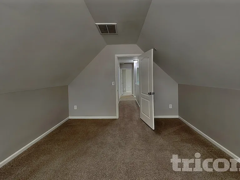 106 Newport Dr — Photo 17