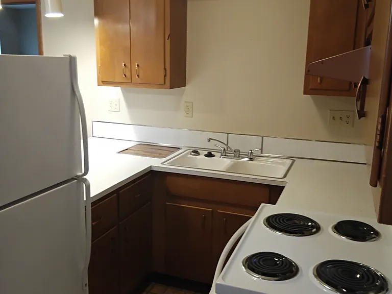 2526 Revere Ave #10 — Photo 6