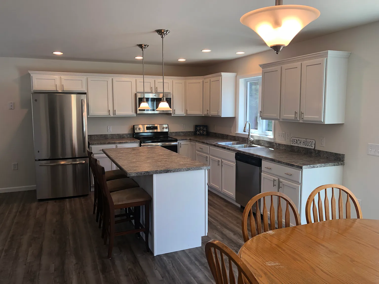 5 bed, 1850 sqft, $6,500 — Photo 2