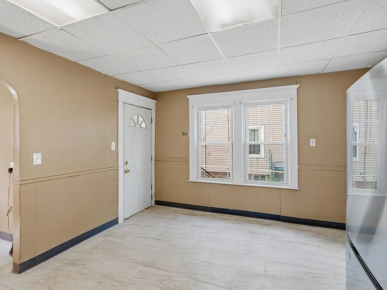 371-373 Oakland Street — Photo 7