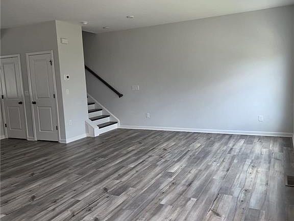 3rd image of 1449 Creekside Cir NW