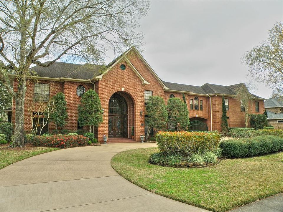 Elegant front elevation